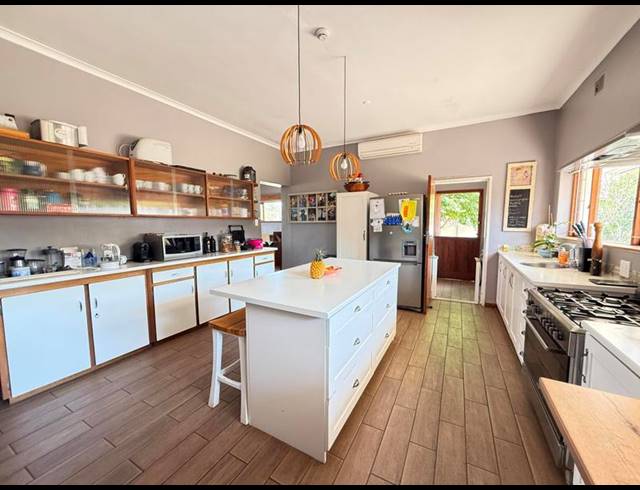 5 BEDROOM HOUSE FOR SALE IN BERGZICHT